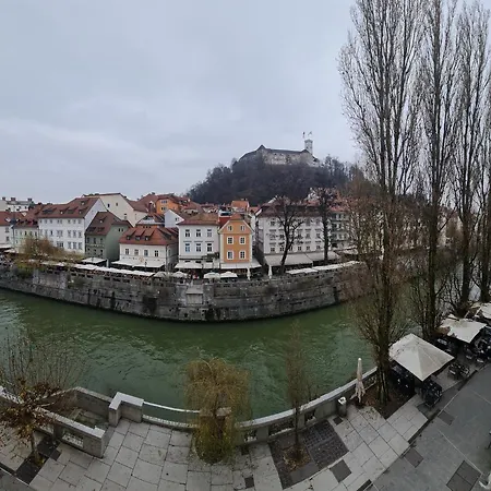 公寓 Old Town Theatre Staircase