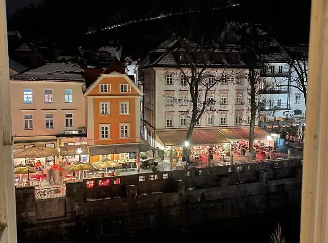 Old Town Theatre Staircase Apartment *