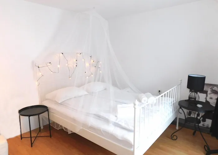 Old Town Theatre Staircase Apartman